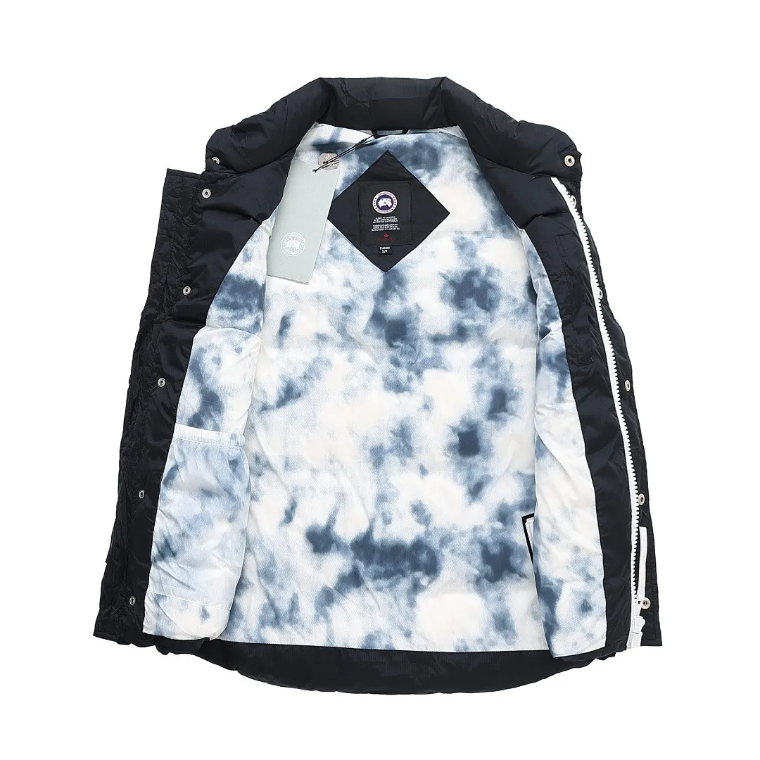 P480 Black] Canadagoose/Canada Goose White Label Glacier Down Vest Canada Goose's new "Northern Lights Series" down vest Canada Goose's new "Northern Lights" Northern Lights White Label Down Vest is on sale! The light and layered colors give people the feeling of being trapped in the mist around icebergs and glaciers. It can be said to be very dreamy! Original YKK zipper, Size:XS-XXL